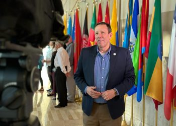 Salvadoreños son beneficiados con plan de integración de inmigrantes