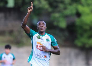 Santa Tecla reprobó en la UES ante Dragón