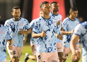Luis Espíndola: «No hemos caído en impago, el equipo está al día»
