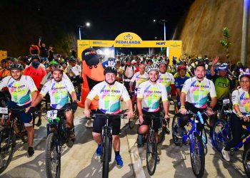 Salvadoreños disfrutaron de una pedaleada en Camino a Surf City con un clima de seguridad