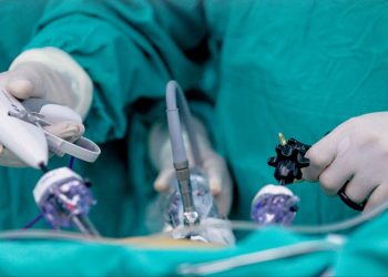 Médicos del Hospital Bloom hacen trasplante renal usando videolaparoscopía