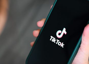 Imponen millonaria multa a TikTok por violar ley de datos de menores en la Unión Europea