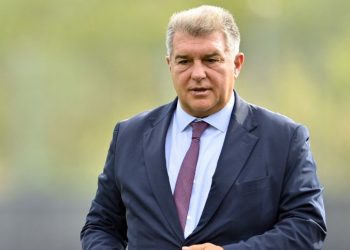 Juez imputa también al presidente del Barcelona, Joan Laporta, por escándalo arbitral
