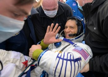 Caminar en gravedad, un desafío para Frank Rubio tras 371 días en el espacio