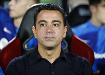 Xavi se prueba contra el Porto en su partido 100 al frente del Barcelona