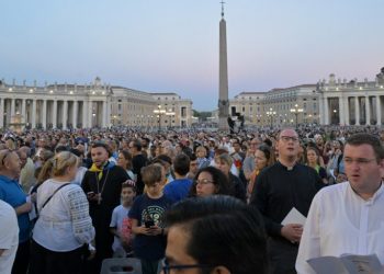 El papa Francisco abre un sínodo para pensar el futuro de la Iglesia