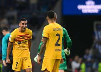 El Barça logra ajustada victoria en Oporto para liderar su grupo