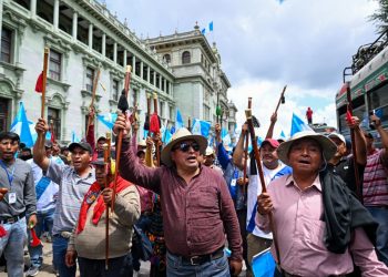 Manifestantes levantan bloqueos en carreteras de Guatemala