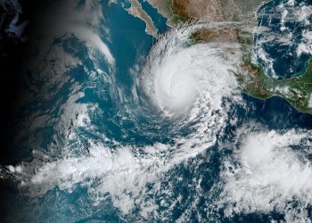 Huracán Norma se fortalece a categoría 4 cerca de México