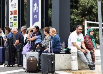 Evacuan varios aeropuertos en Francia por amenazas de atentado