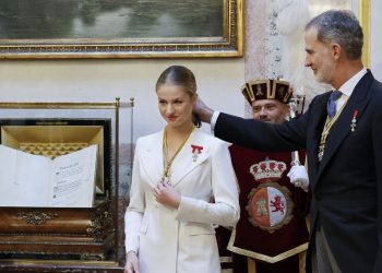 La princesa Leonor, heredera del trono español, juró fidelidad a la Constitución