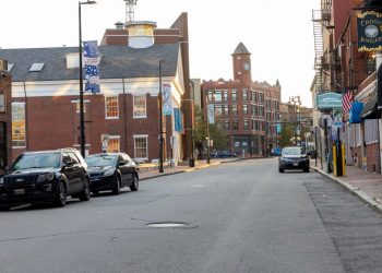 Lewiston, una ciudad fantasma por la búsqueda de un asesino múltiple suelto