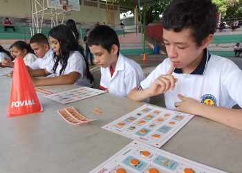 Estudiantes aprenden sobre la seguridad vial en San Miguel