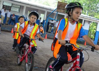 Fortalecen movilidad segura por medio de parque vial en complejo educativo de Sonsonate
