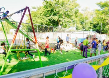 Inauguran parque infantil en zona rural de Apastepeque, San Vicente