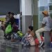 Localizados y evacuados 305 extranjeros de Acapulco tras paso de huracán Otis