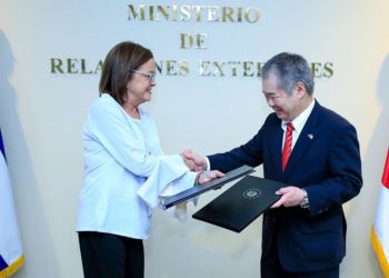 El Salvador y Japón firman acuerdo de becas para talento salvadoreño
