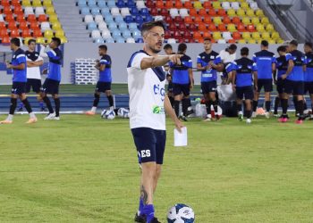 Rubén de la Barrera, técnico de la selección: «Seguimos construyendo el juego que pretendemos para el equipo»