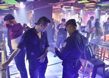Policía inspecciona bares y discotecas a escala nacional