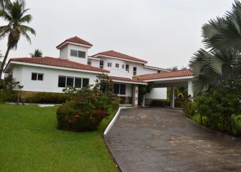 Juzgado autoriza venta anticipada de residencia del expresidente prófugo, Mauricio Funes