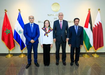 Canciller Hill Tinoco se reúne con grupo diplomático árabe en El Salvador