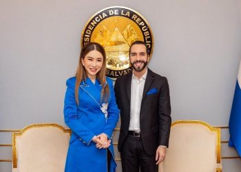 Propietaria de Miss Universo se reúne con el presidente Nayib Bukele