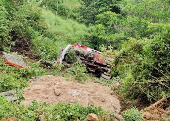 Conductor muere al caer en barranco en carretera a La Palma, Chalatenango