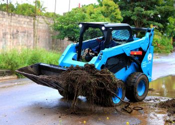 Efectúan tareas de limpieza en quebrada de Santa Ana para evitar inundaciones