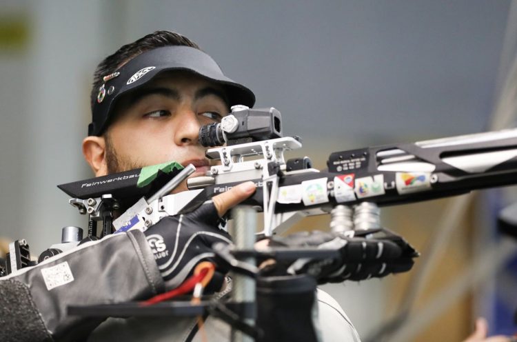 Israel Gutiérrez compite este viernes en los Panamericanos de Santiago. Foto: Diario El Salvador.
