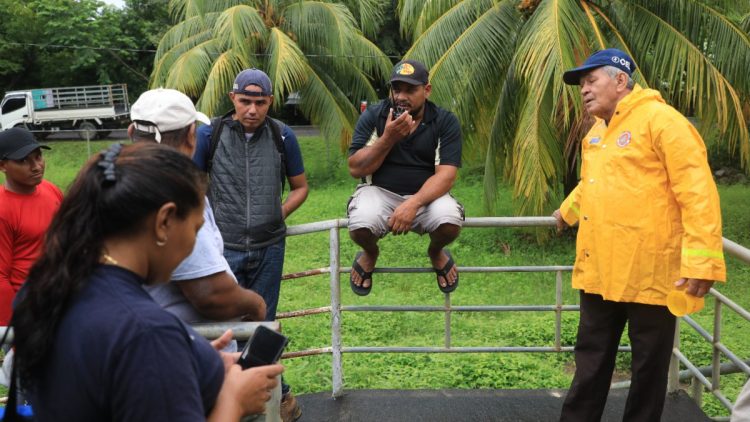Los pobladores acataron las indicaciones de los delegados de Protección Civil. Foto David Martínez