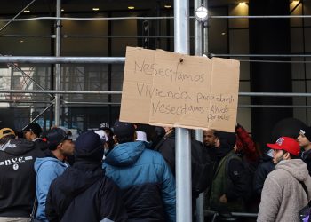Nueva York abre plazas para 18,000 inmigrantes
