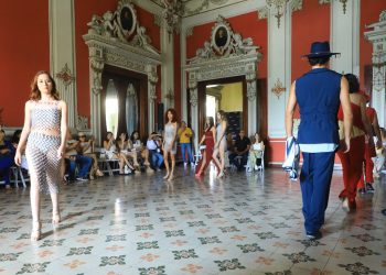 Niños con discapacidad participan en Smoda en el centro histórico