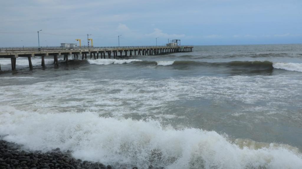Suspenden la pesca en el puerto de La Libertad por tormenta tropical Pilar Foto Edison Gonzalez 1