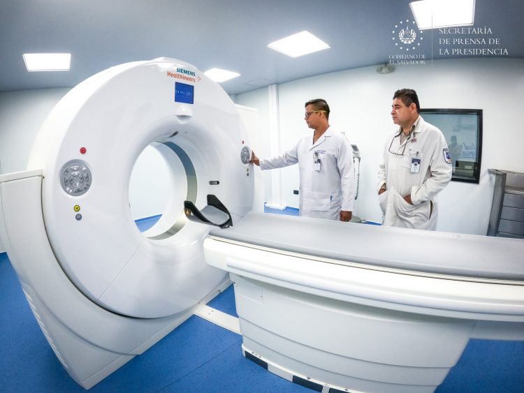 Diferentes hospitales han recibido tomógrafos para precisar los diagnósticos de cada paciente. Foto: Diario El Salvador.