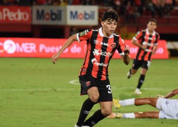 Leonardo Menjívar fue convocado a la Azul por Rubén de la Barrera