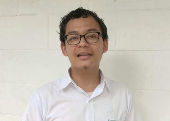 Adonay, el joven de San Juan Nonualco apasionado por la matemática