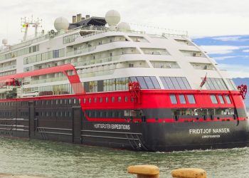 Gobierno de El Salvador dio la bienvenida al primer crucero de la temporada 2023-2024