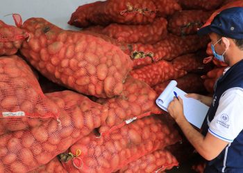 Defensoría del Consumidor confirma existencia de papas y otros vegetales en La Tiendona