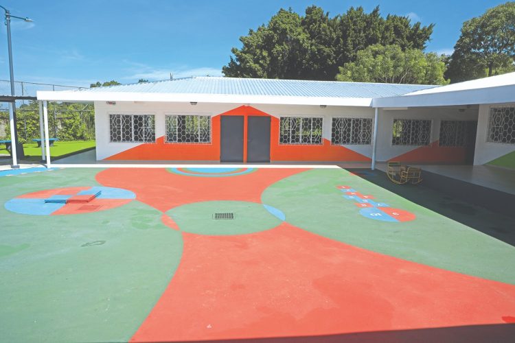 Los alumnos también cuentan con espacios para practicar
deportes.