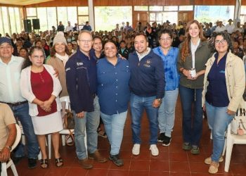 Gobierno de El Salvador consolida apoyo a productoras de café