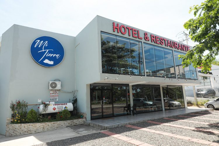 Mi Tierra, ofrece diversidad de amenidades, lujo, confort y servicio las 24 horas del día a los visitantes nacionales y extranjeros.