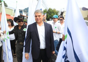Luis Parada: TSE debe rehusar inscripción de Bukele