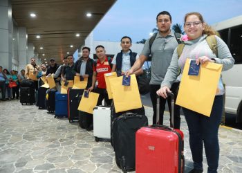 Nuevo contingente de trabajadores salvadoreños partirá hacia Canadá
