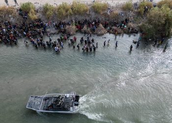 Autoridades de EE. UU. juegan al gato y al ratón en su frontera sur