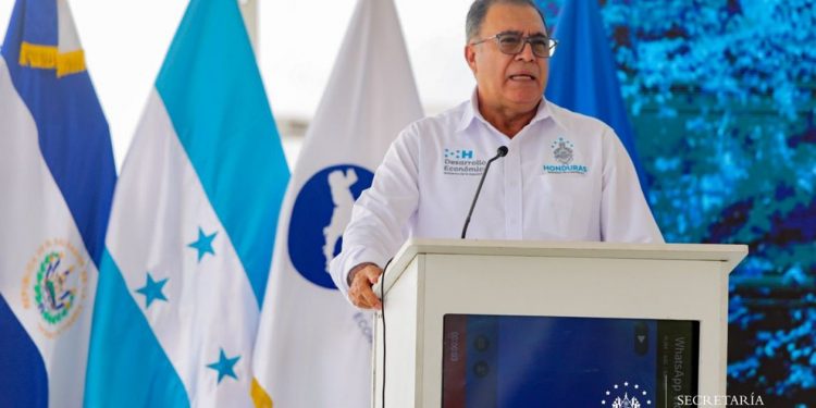 El secretario de Desarrollo Económico de Honduras, Fredis Cerrato, abogó por una solución que libere el tránsito de personas y mercancías. Foto: Diario El Salvador