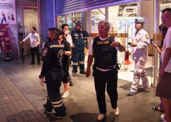 Detienen a joven tras ataque a tiros que dejó un muerto en centro comercial de Bangkok