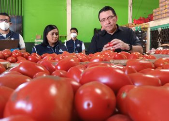 Defensoría del Consumidor verifica precios en mercado de San Miguel