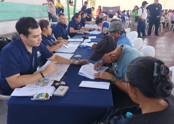 Excombatientes y veteranos reciben apoyo económico en San Miguel