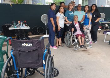 Gobierno entrega 250 sillas de ruedas en Santa Ana