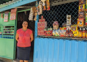 Verónica se animó a poner su negocio por el buen clima de seguridad en Usulután